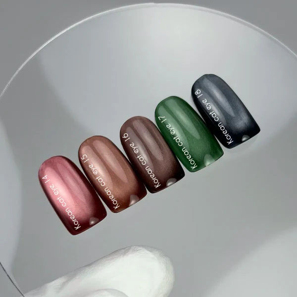 NAILSOFTHEDAY Korean Cat Eye 17 – esmalte semipermanente efecto ojo de gato verde, 10 ml