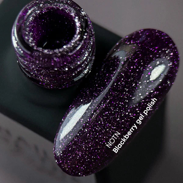 NAILSOFTHENIGHT Blackberry gel polish - esmalte semipermanente reflectante violeta para uñas, 10 ml