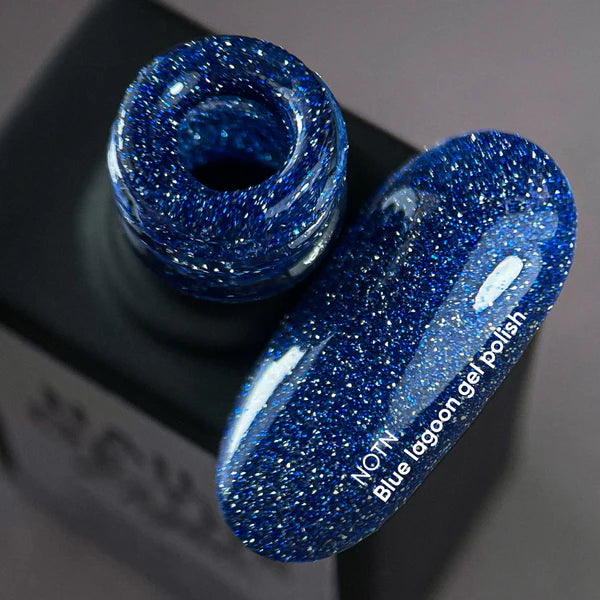 NAILSOFTHENIGHT Blue Lagoon gel polish - esmalte semipermanente reflectante azul para uñas, 10 ml