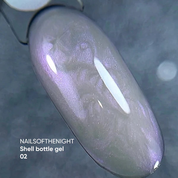 NAILSOFTHENIGHT Shell bottle gel 02 — gel líquido ultrafuerte con función autonivelante y efecto perla para uñas, 10 ml