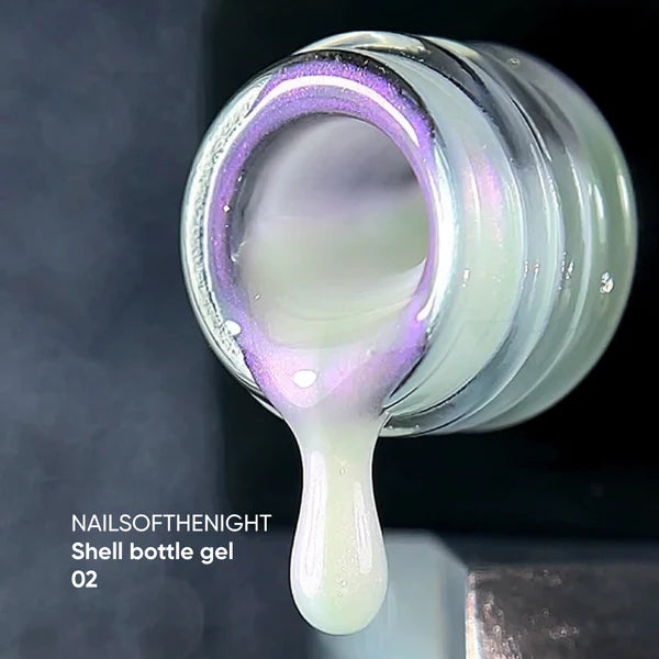 NAILSOFTHENIGHT Shell bottle gel 02 — gel líquido ultrafuerte con función autonivelante y efecto perla para uñas, 10 ml