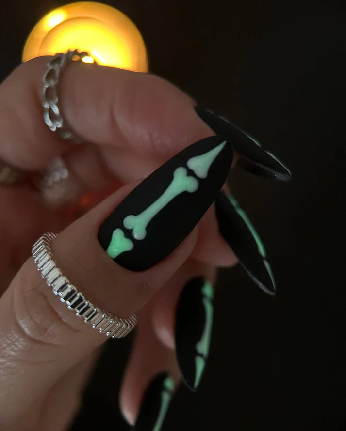 NAILSOFTHENIGHT Casper Luminous Top: un top luminoso que brilla en la oscuridad, 10 ml