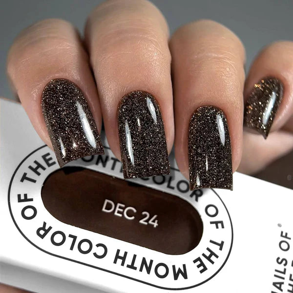 NAILSOFTHEDAY Color of the Month — Diciembre 2024 Basilisk: un profundo tono marrón reflectante, 10 ml