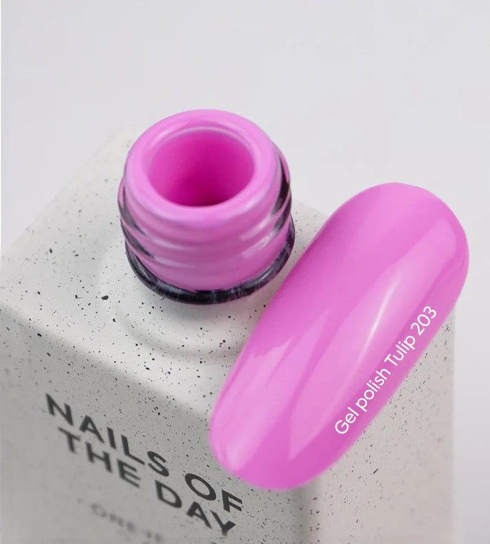 NAILSOFTHEDAY Gel Polish Tulip — esmalte semipermanente rosa frío, cubre en una sola capa, 10 ml.