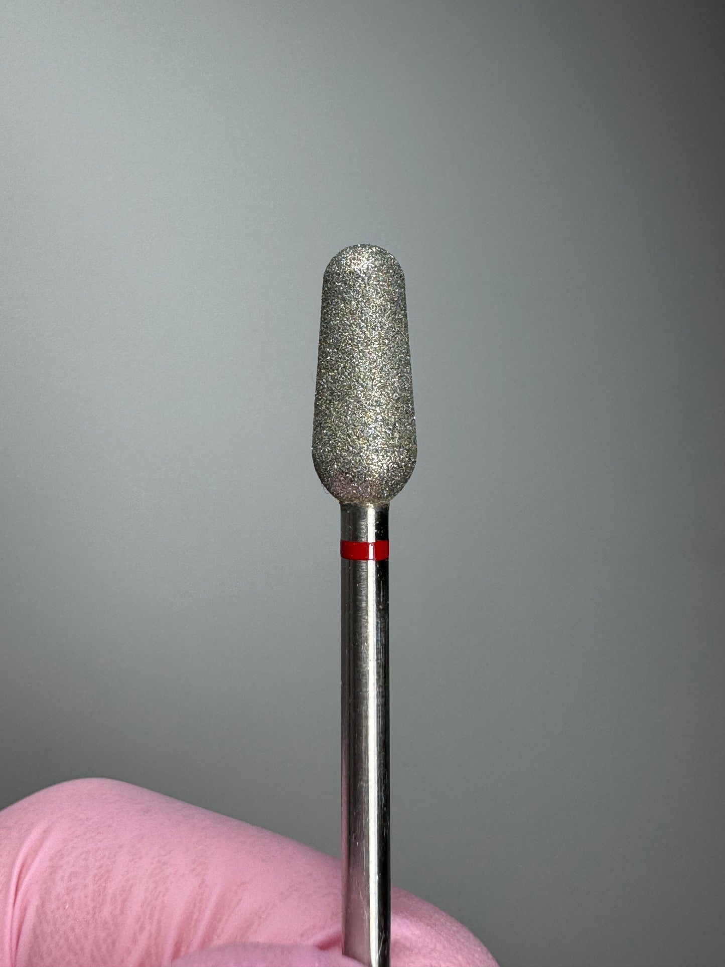 Fresa de diamante forma bala grano fino fabricada en Alemania (sin marca), con grano fino (rojo).