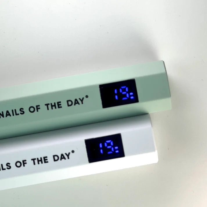 NAILSOFTHEDAY Nail lamp — Blanca, linterna para formas superiores e inferiores