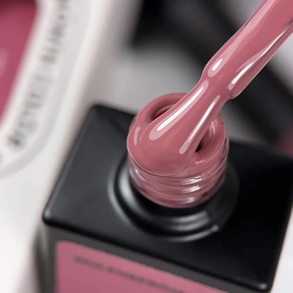 NAILSOFTHEDAY Color of the month October 2024 Mulenbergia — el color del mes es un rosa polvoriento, que cubre en una sola capa, 10 ml