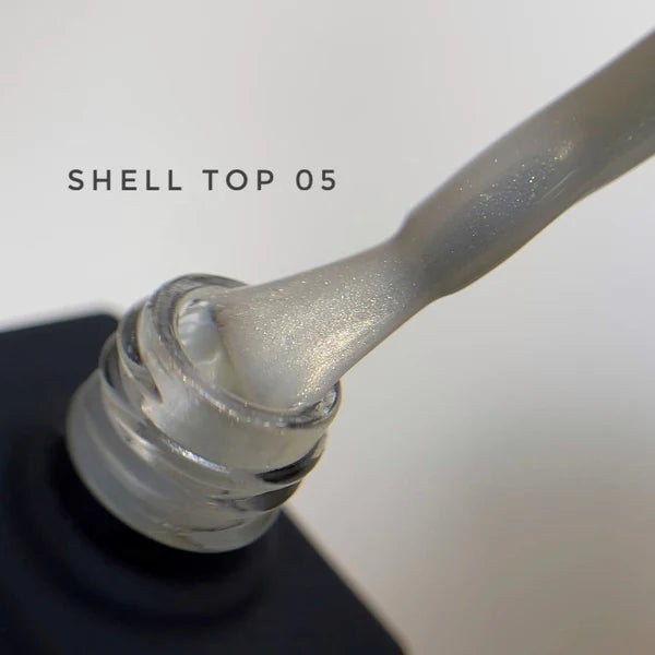 NAILSOFTHENIGHT Shell top 05 — top perlado con acabado dorado sin capa pegajosa, 10 ml