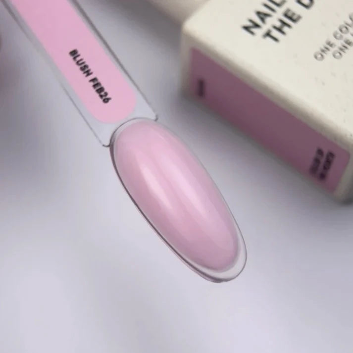 NAILSOFTHEDAY Color del Mes Febrero 2026 Blush — tono rosa pastel, cobertura completa en una sola capa, 10 ml