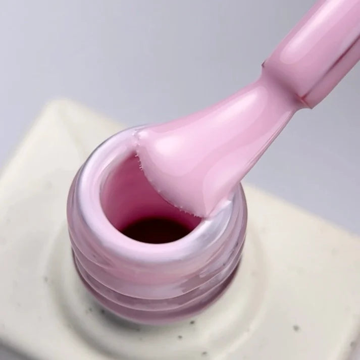 NAILSOFTHEDAY Color del Mes Febrero 2026 Blush — tono rosa pastel, cobertura completa en una sola capa, 10 ml