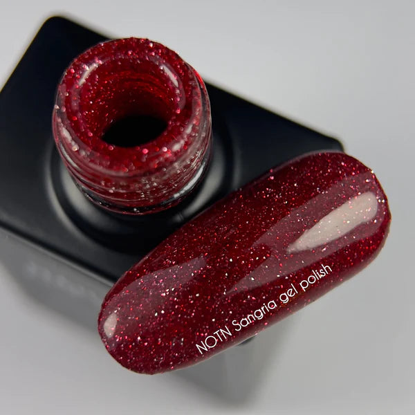 NAILSOFTHENIGHT Sangria gel polish — esmalte semipermanente reflectante de color rojo intenso, 10 ml