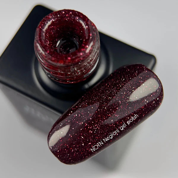 NAILSOFTHENIGHT Negroni gel polish — esmalte semipermanente reflectante de color burdeos oscuro, 10 ml