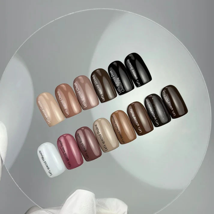 NAILSOFTHEDAY Let’s Special Mocha Mousse — esmalte semipermanente en un tono beige caramelo cálido, que cubre perfectamente en una sola capa, 10 ml