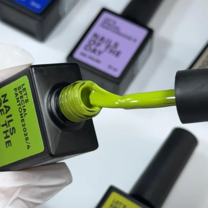 NAILSOFTHEDAY Let’s special Pantone2025/4 — esmalte semipermanente verde oliva, que cubre en una capa, 10 ml