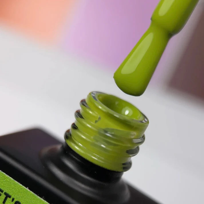 NAILSOFTHEDAY Let’s special Pantone2025/4 — esmalte semipermanente verde oliva, que cubre en una capa, 10 ml