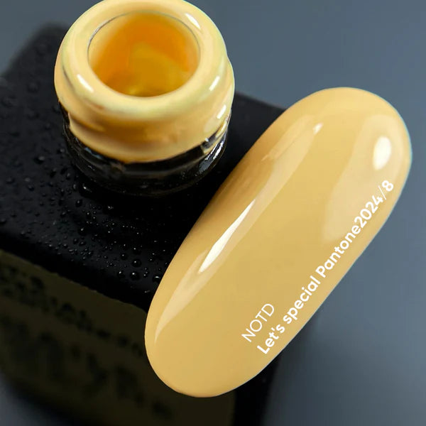 NAILSOFTHEDAY Let's Special Pantone2024/8 — Esmalte semipermanente de uñas amarillo apagado que cubre con dos capas finas, 10 ml
