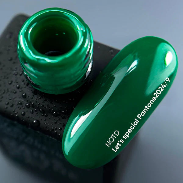 NAILSOFTHEDAY Let's Special Pantone2024/9 — Esmalte semipermanente de uñas verde hierba que cubre en dos capas finas, 10 ml